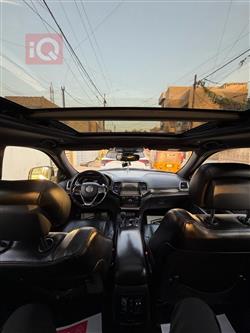 جیپ گراند شیرۆکی